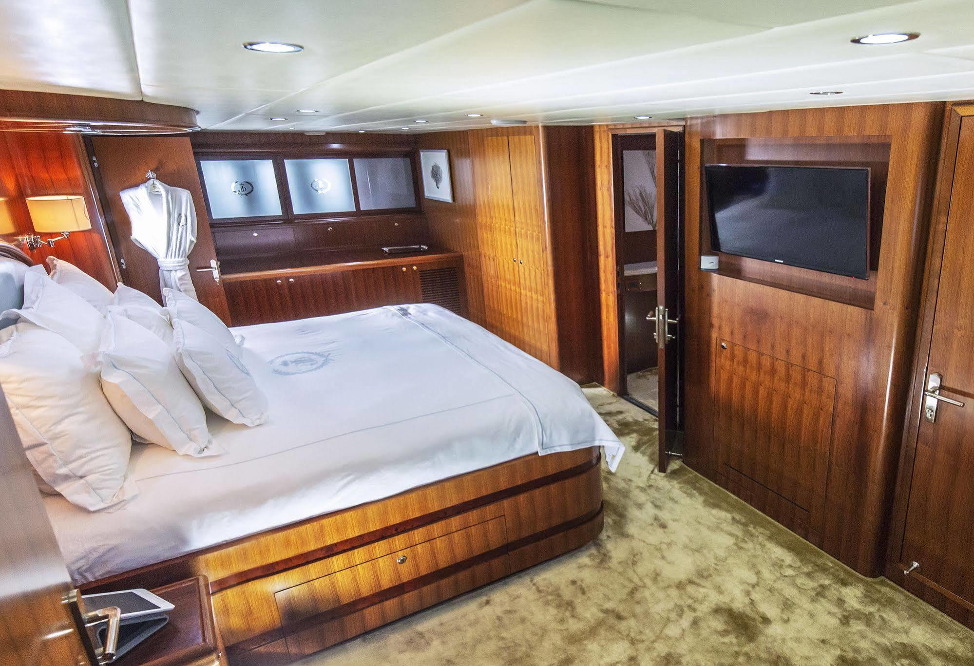 Miami Luxury Yacht Charters Hotel Miami Beach