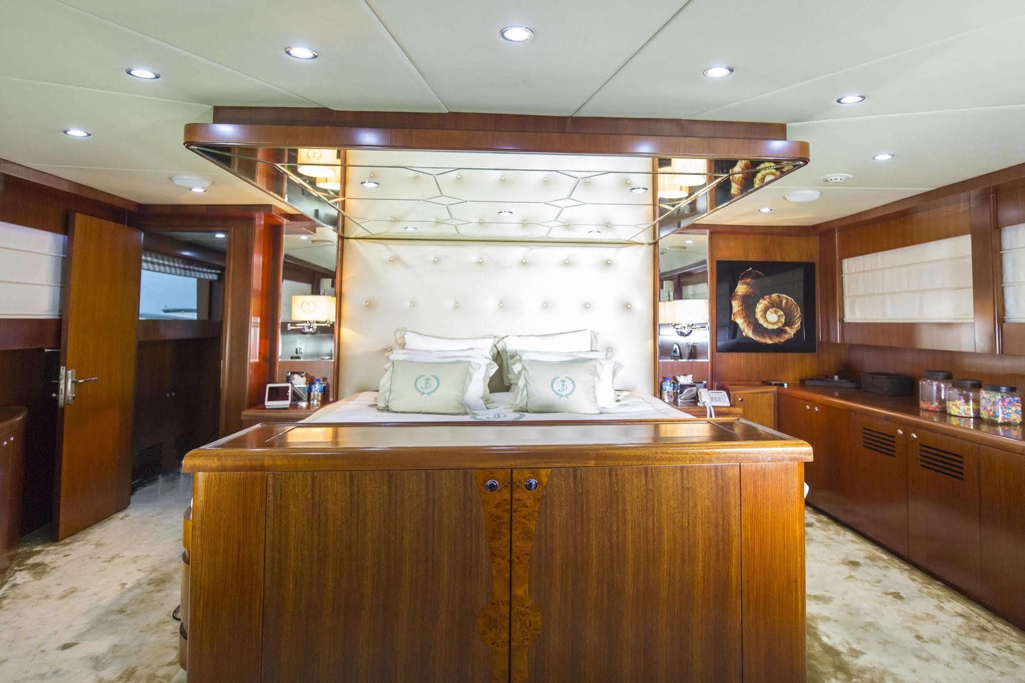 Miami Luxury Yacht Charters