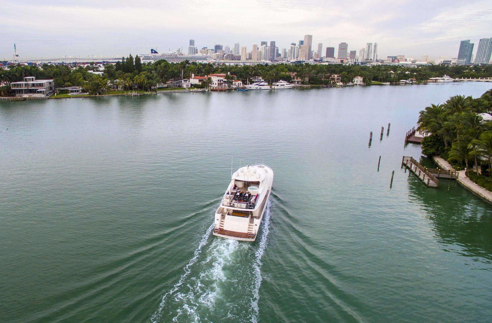 Miami Luxury Yacht Charters 4*