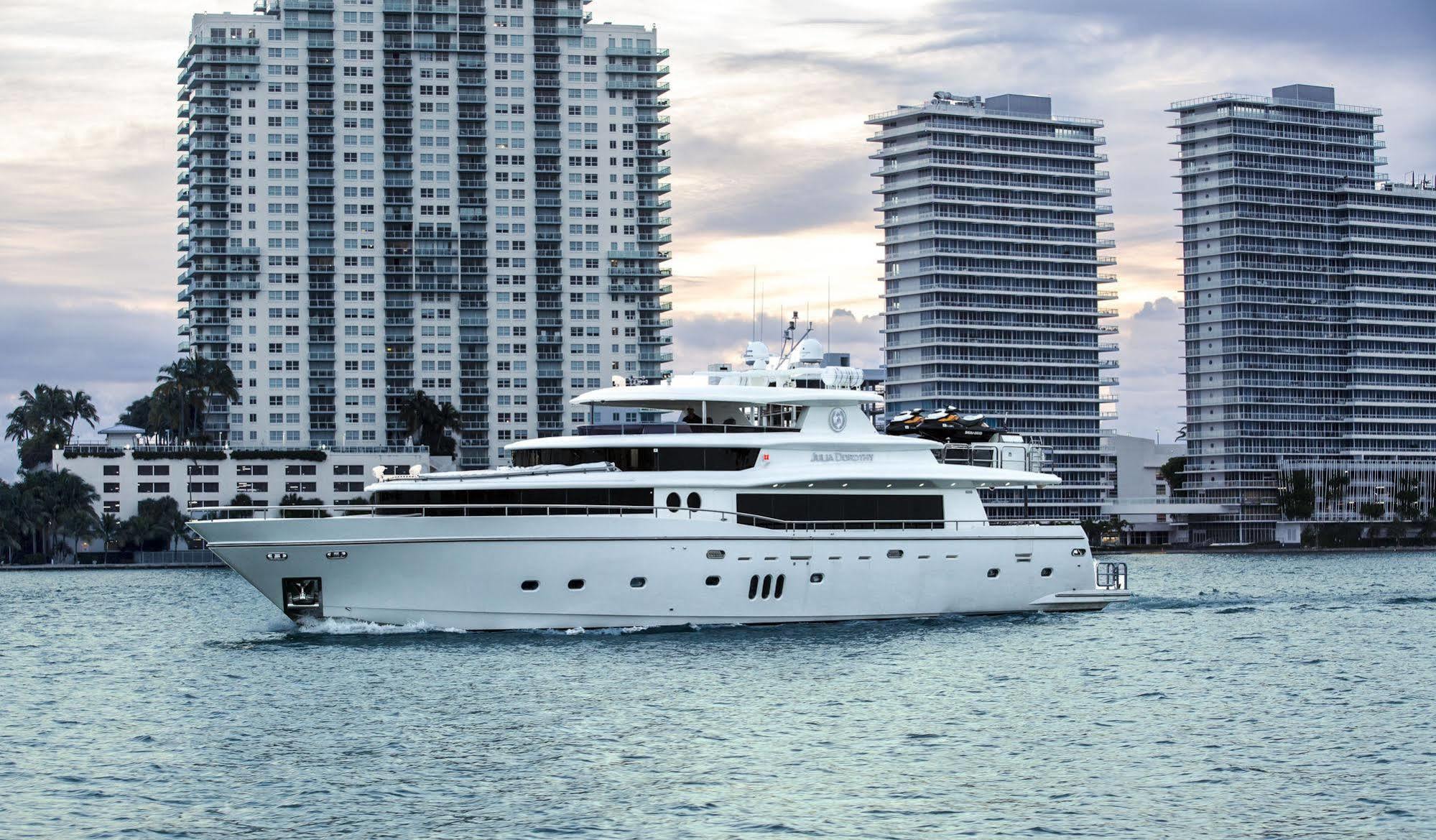 Miami Luxury Yacht Charters Hotel 4*