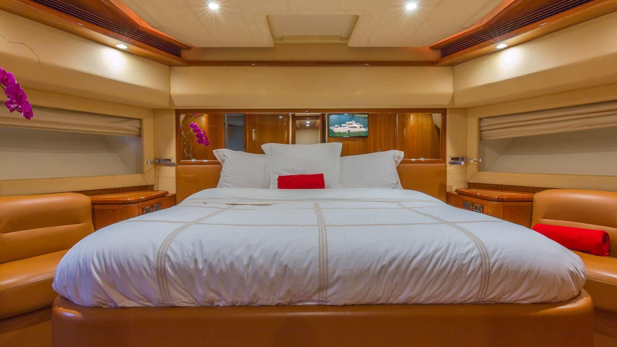 Hotel Miami Luxury Yacht Charters 4*
