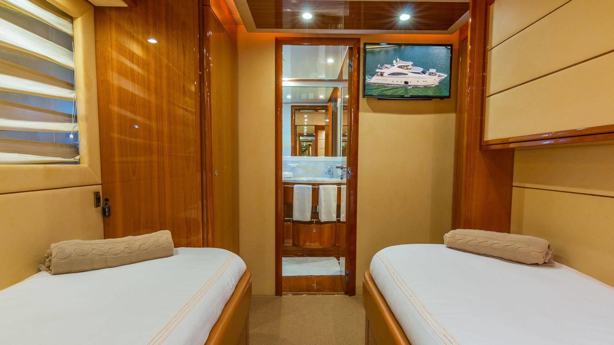 Miami Luxury Yacht Charters 4*
