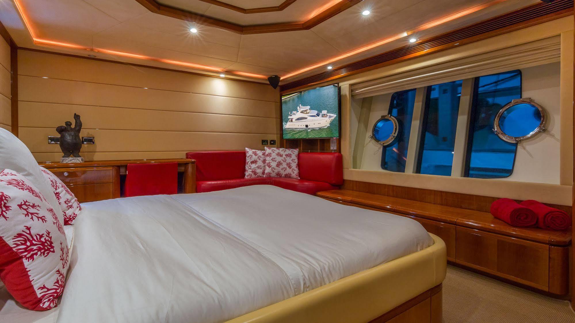 Hotel Miami Luxury Yacht Charters 4*
