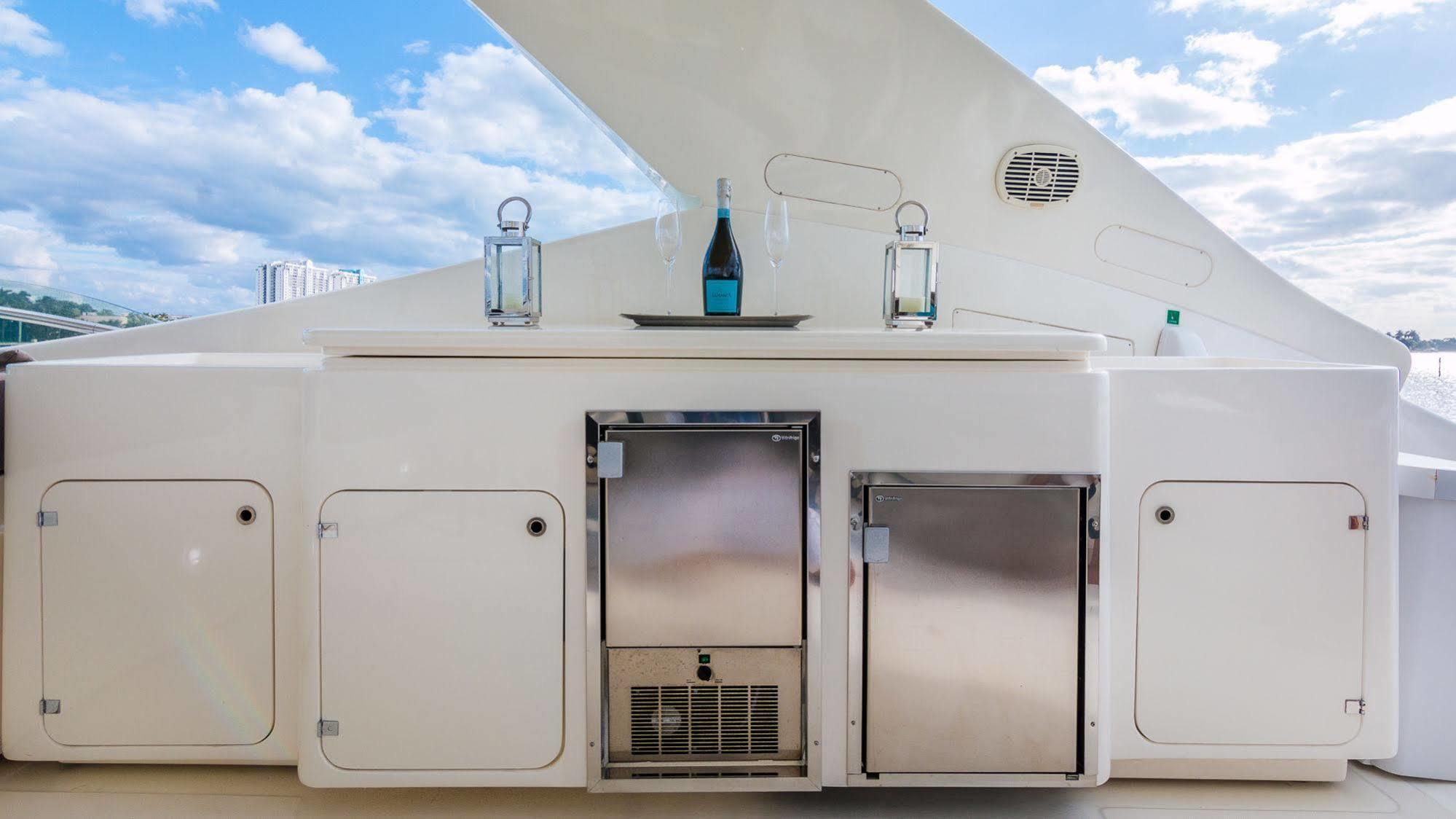 Miami Luxury Yacht Charters Hotel 4*
