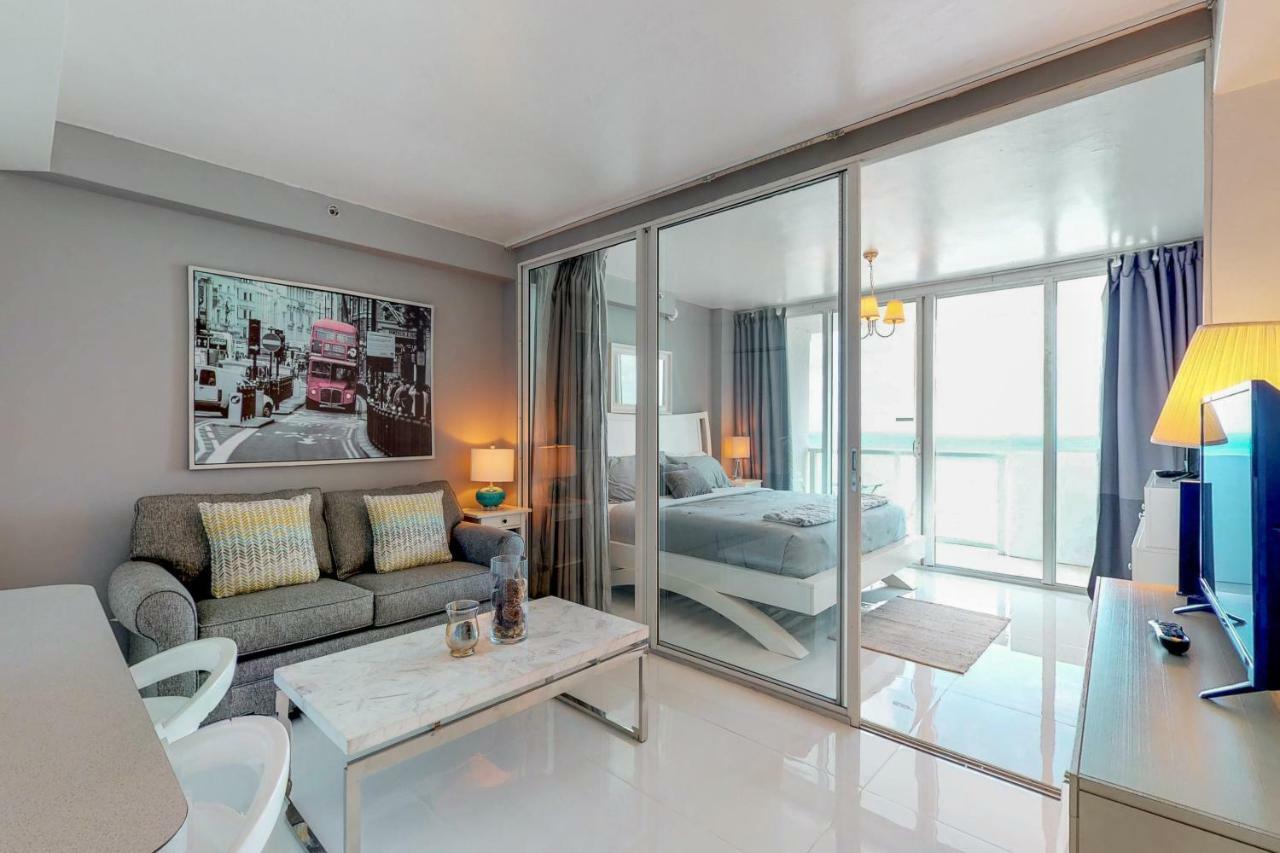 Castle Beach: Strawberry Lime Hotel 2*