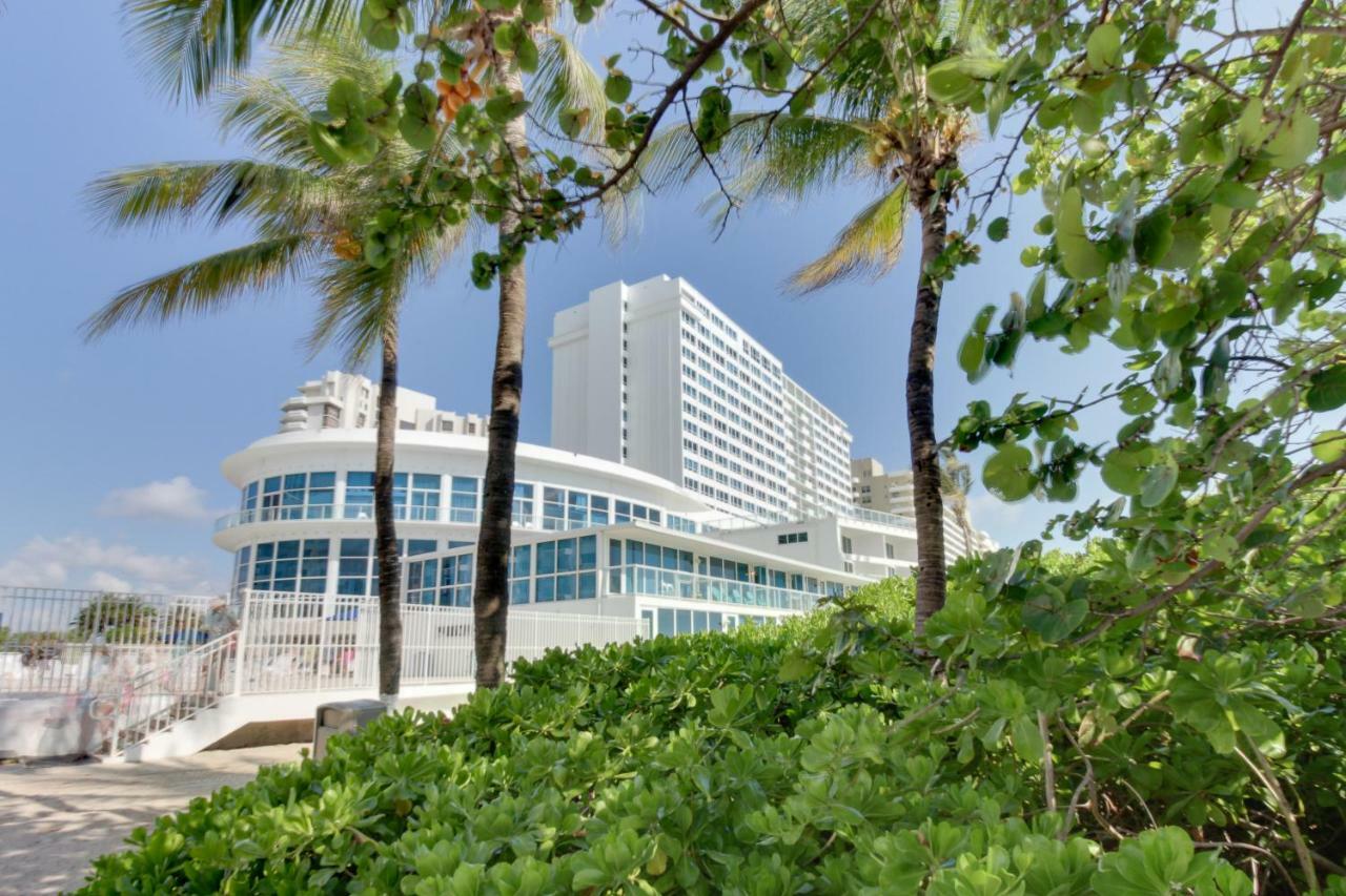 Castle Beach: Strawberry Lime Hotel Miami Beach