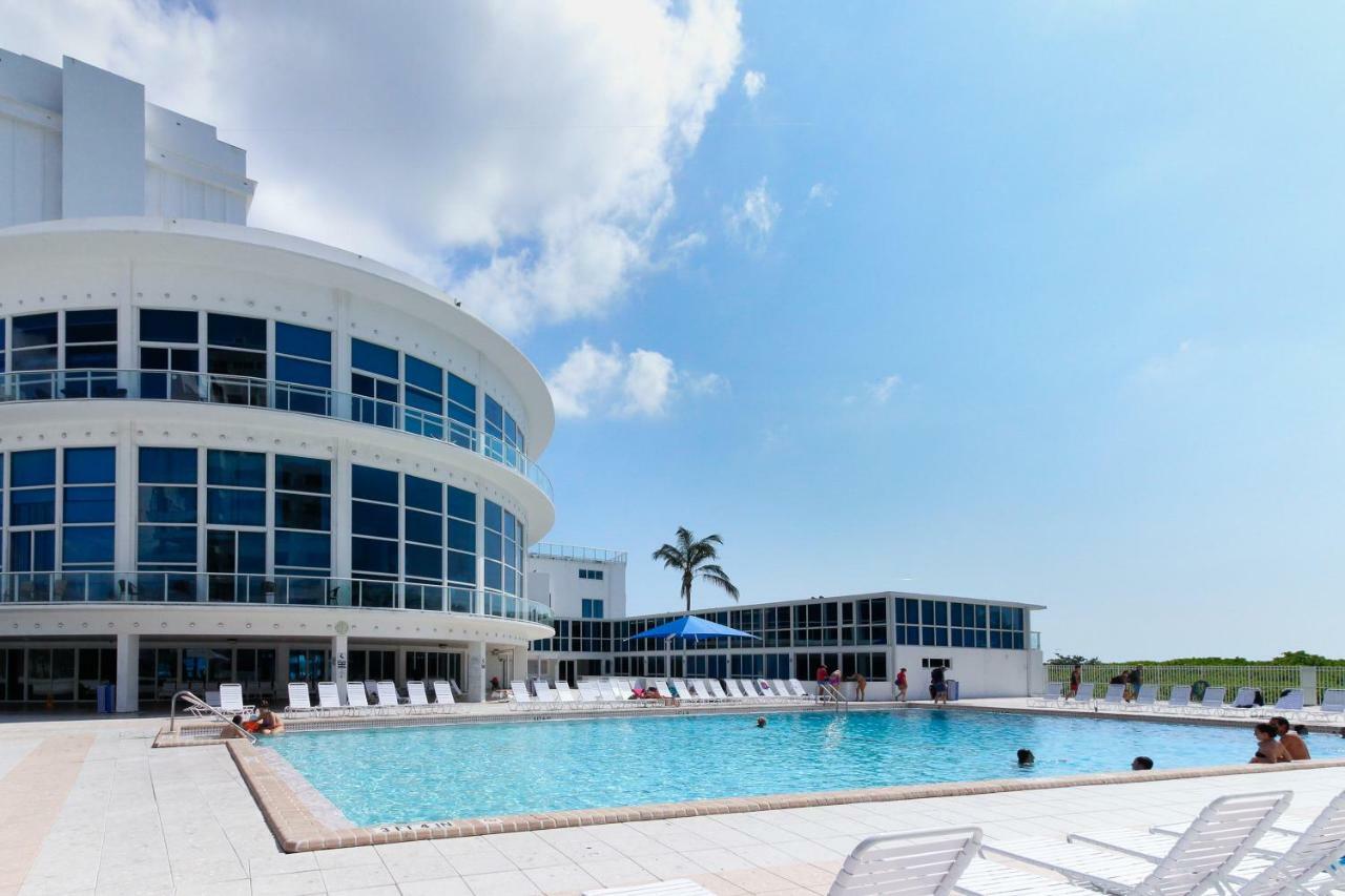 Castle Beach: Strawberry Lime Hotel 2*