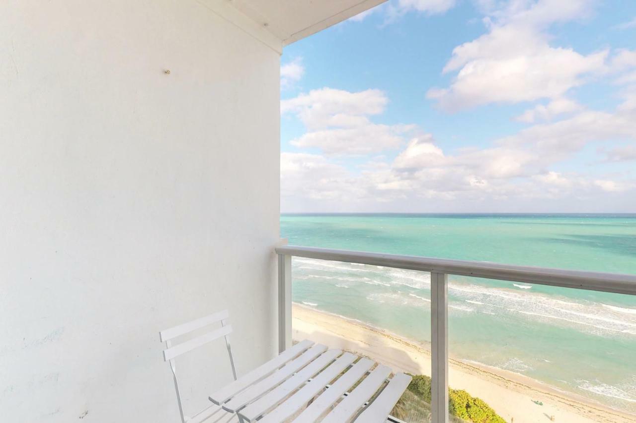 Castle Beach: Strawberry Lime Miami Beach