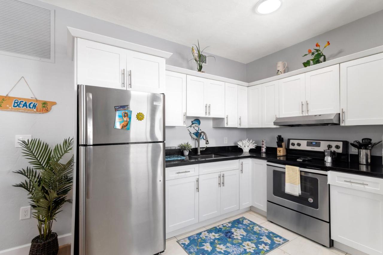 Ensuite Apt On Collins Ave Apartment *