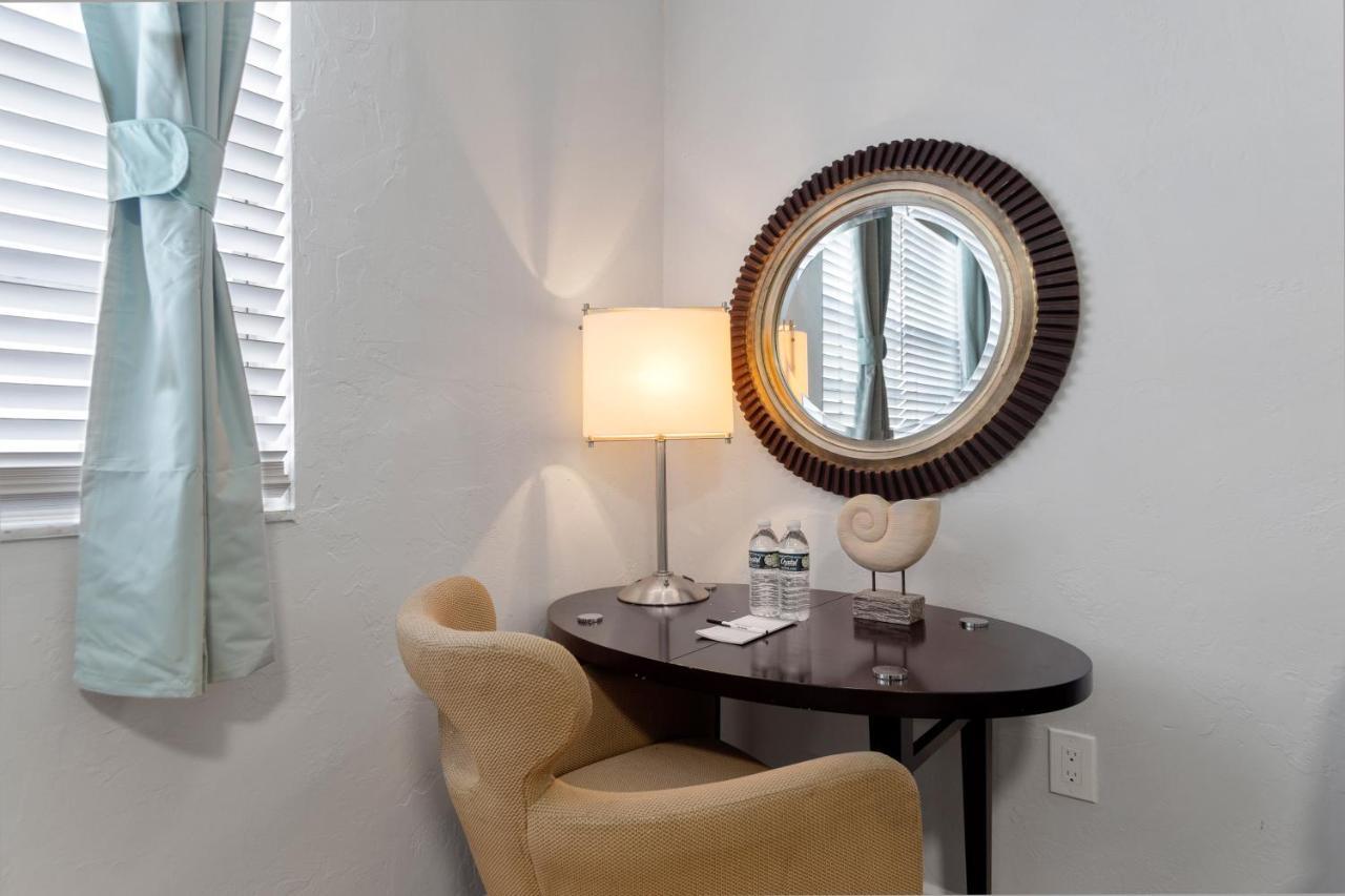 Ensuite Apt On Collins Ave