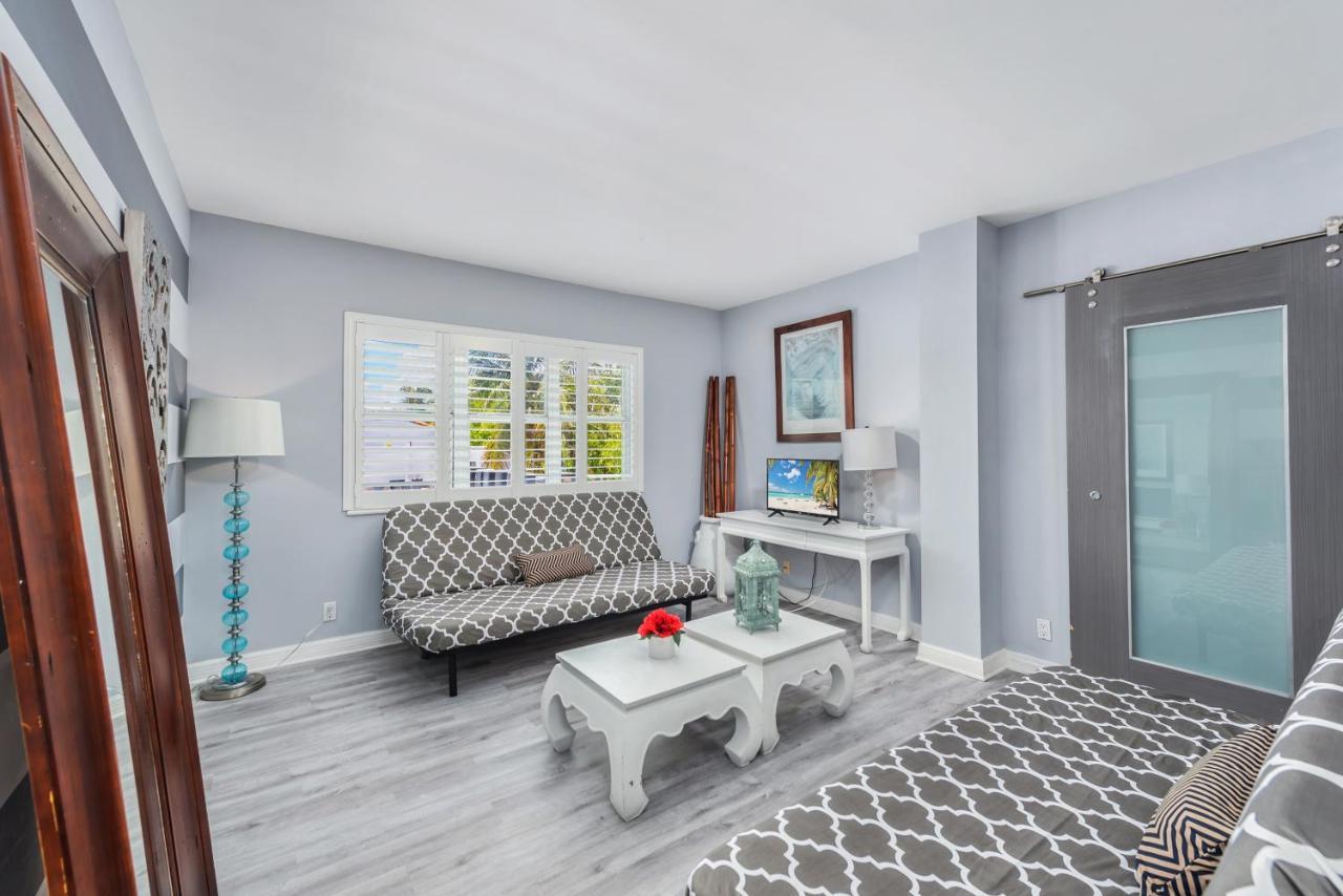 Apartment South In Ocean Drive